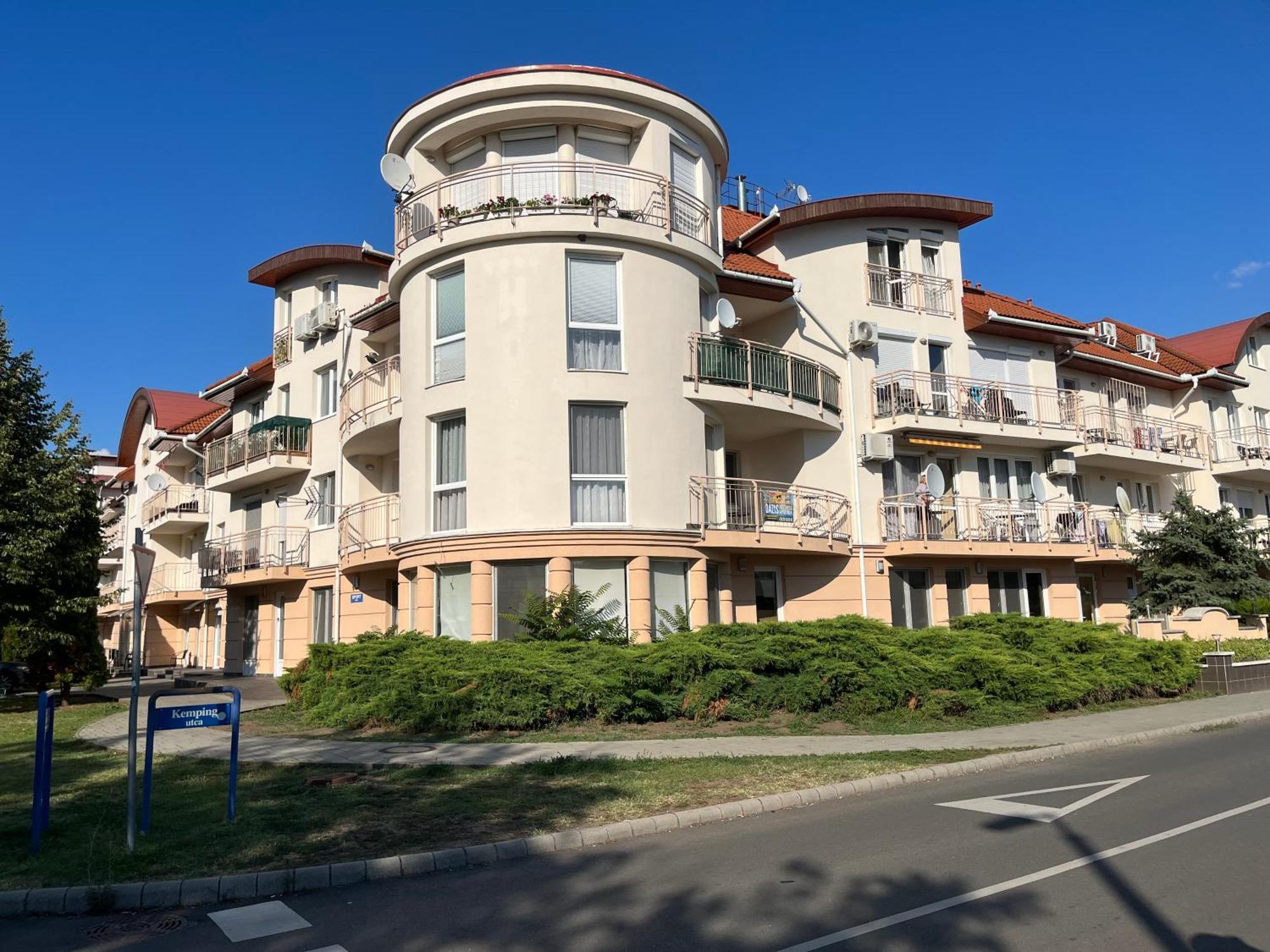 Brookforest Apartman Hajdúszoboszló Екстериор снимка