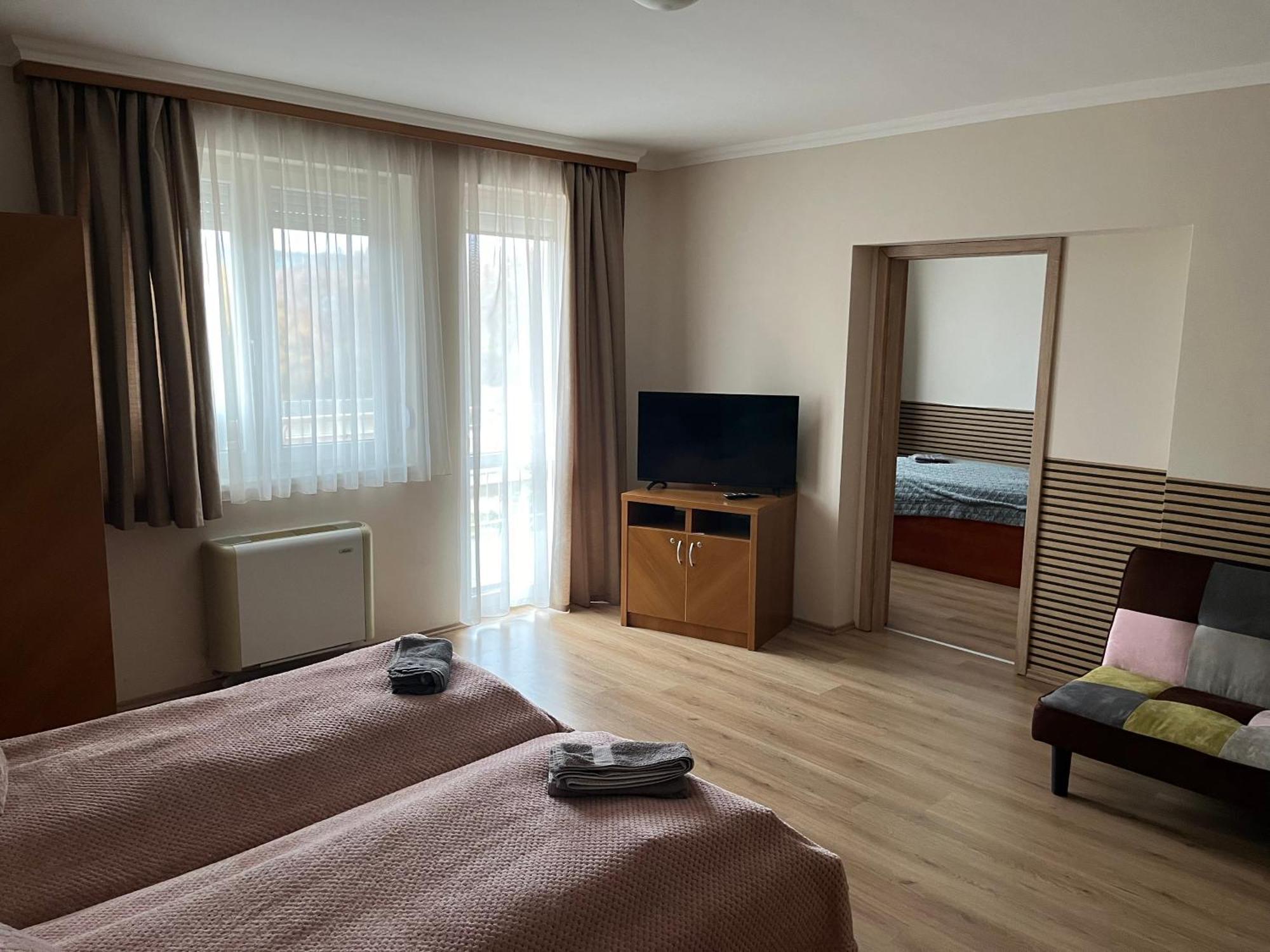 Brookforest Apartman Hajdúszoboszló Екстериор снимка