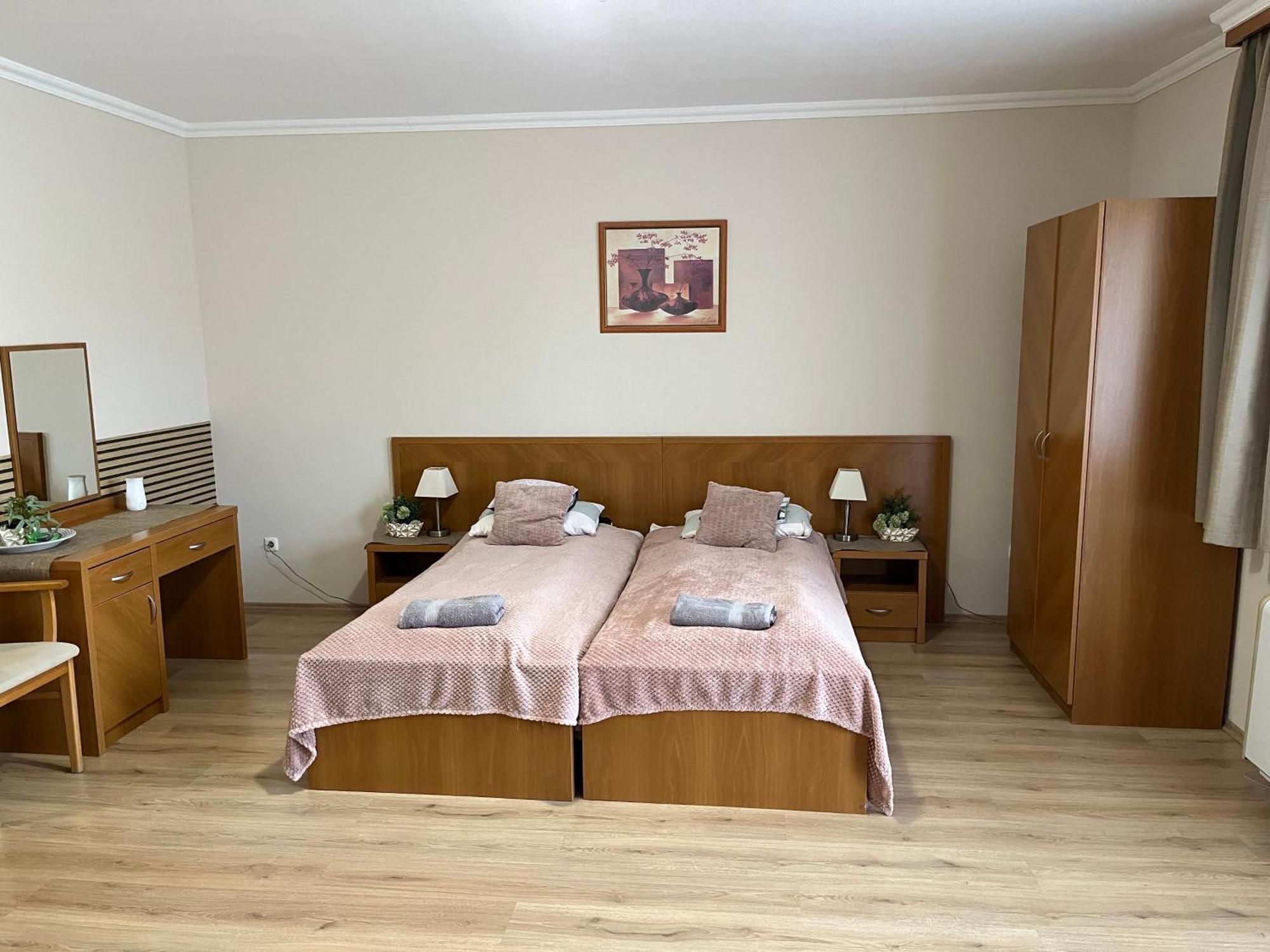 Brookforest Apartman Hajdúszoboszló Екстериор снимка